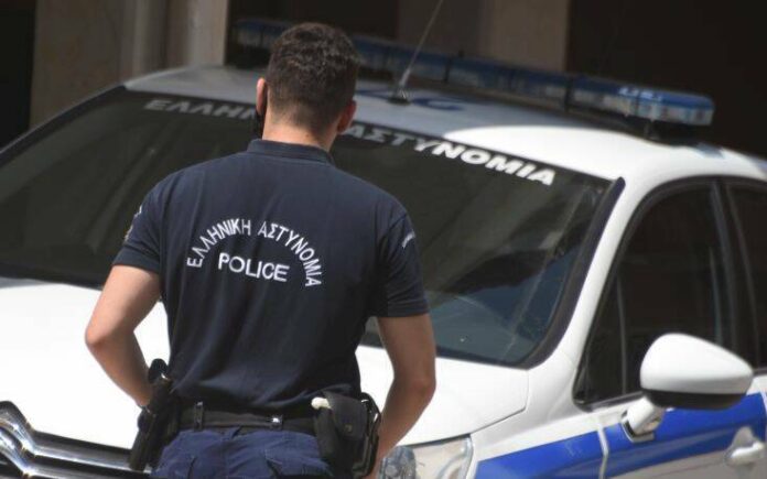 Χειροπέδες για ναρκωτικά και όπλα στα Χανιά