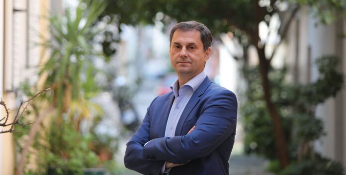 Χ.Θεοχάρης: «Θα μπορούν να ταξιδεύουν και αυτοί που δεν έχουν κάνει το εμβόλιο»