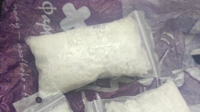 Η «Λούνα» βρήκε ένα κιλό κάνναβη και οπιούχα σε κάδο στη Χίο