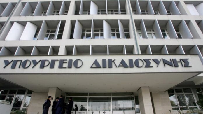 Αναίμακτη αποκαθήλωση της Ελένης Τουλουπάκη με νομοσχέδιο Τσιάρα