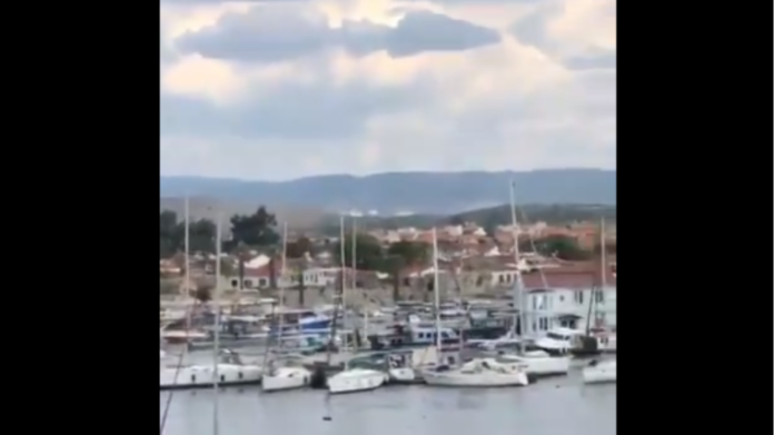 Σεισμός στην Τουρκία: Τσουνάμι παρέσυρε ιστιοπλοϊκά στη Σμύρνη (VIDEO)