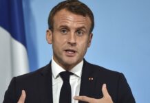 Γαλλία: Σκίτσα του Charlie Hebdo σε κυβερνητικά κτίρια με εντολή Ε.Μακρόν
