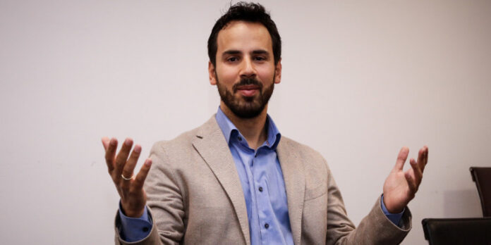 Νίκος Ρωμανός: Δεν είναι δυνατόν ο κ. Τσίπρας, που έλεγε ότι το Αιγαίο δεν έχει σύνορα, να μας κάνει τώρα υποδείξεις