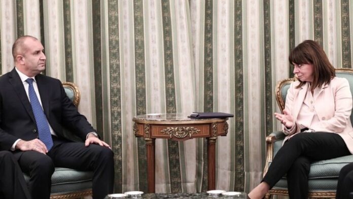 Συνάντηση Σακελλαροπούλου-Ράντεφ: Στην παραβατικότητα και την επιθετικότητα της Τουρκίας αναφέρθηκε η Πρόεδρος της Δημοκρατίας