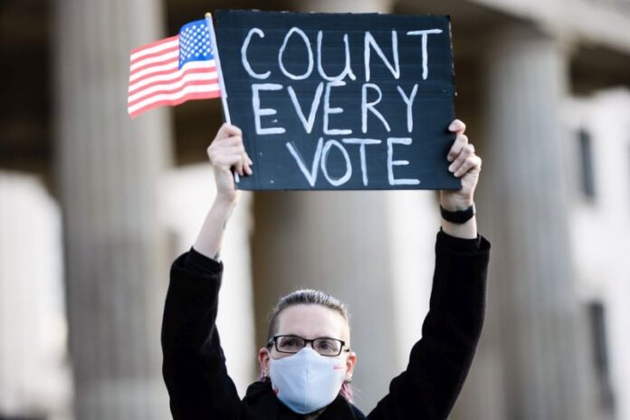 ΗΠΑ: Μύλος με την επιστολική ψήφο – Δικαστής ζητά εξηγήσεις από τον επικεφαλής των ταχυδρομείων