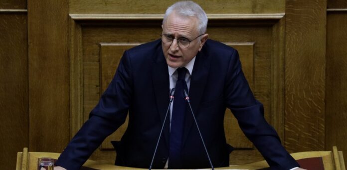 Ραγκούσης: «Δειλία» Μητσοτάκη η μη αντιμετώπιση Τσίπρα στη Βουλή