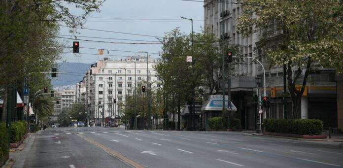 Διαψεύδει ο Στέλιος Πέτσας τα σενάρια για άμεσο lockdown στην Αττική