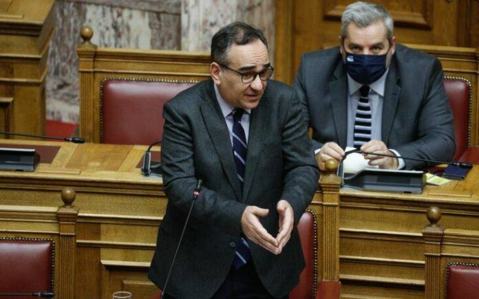 Βουλή: Ανέβηκαν οι τόνοι με αφορμή δήλωση Κοντοζαμάνη για την αντιμετώπιση του κορονοϊού