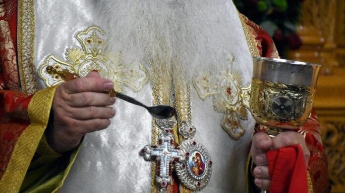 Διαστρεβλώσεις και νευρώσεις με τη Θεία Κοινωνία καταγγέλλει η Εκκλησία