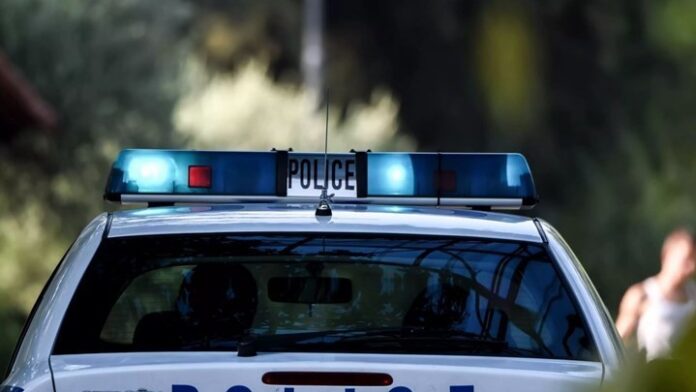 Κινητικότητα στην πλατεία Εξαρχείων μετά την επέμβαση των ΜΑΤ στο Πολυτεχνείο