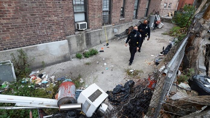 Φρίκη στη Νέα Υόρκη: Βρήκαν σε δρομάκι δύο νεκρά μωρά τυλιγμένα σε χαρτιά