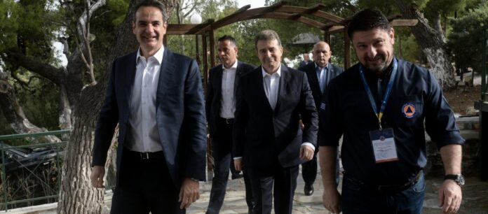 Μία κυβέρνηση που μόνη της αυτοαναιρείται – Ο κορωνοϊός που δεν κολλάει σε εξωτ.χώρους, οι μάσκες και το 2ο κύμα