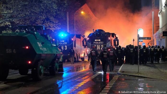 Γερμανία: Διαδηλώσεις κατά της χρήσης μάσκας και των περιοριστικών μέτρων