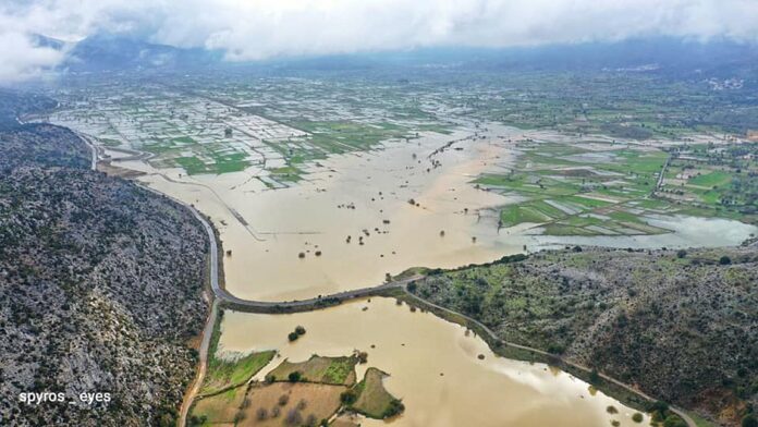 Κακοκαιρία: Σε τεράστια λίμνη μετατράπηκε το Οροπέδιο Λασιθίου – Συγκλονιστικές εικόνες