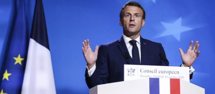 Μετά τις επιθέσεις στην Γαλλία ο Ε.Μακρόν τώρα μιλά για… «παρεξηγήσεις»: «Δεν είμαι υπέρ των σκίτσων»