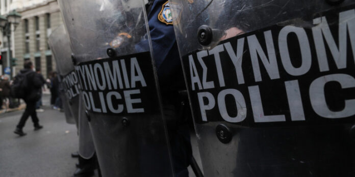 Επέτειος Πολυτεχνείου: Ενταση στο Σκοπευτήριο της Καισαριανής και στον Σταθμό Λαρίσης