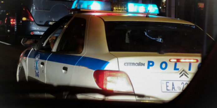 Εντείνονται οι επιθέσεις κατά αστυνομικών – Επίθεση με μολότοφ σε περιπολικό της ΄Αμεσης Δράσης