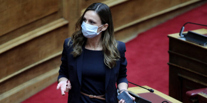 Αχτσιόγλου: Τέσσερις στους πέντε μένουν εκτός Επιστρεπτέας Προκαταβολής