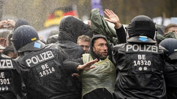 Γερμανία: Ψηφίστηκε η αλλαγή νομοθεσίας για τις πανδημίες – Επεισόδια στο Βερολίνο-(VIDEO)