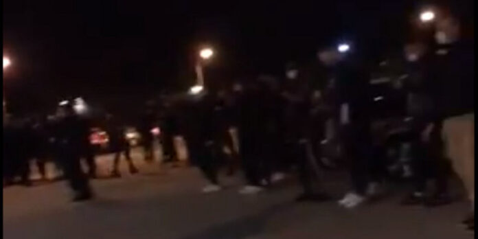 Γαλλία: Δόκιμοι αστυνομικοί κάνουν ξέφρενο «κορωνοπάρτι» εν μέσω απαγόρευσης κυκλοφορίας -Αντιδράσεις στα social media