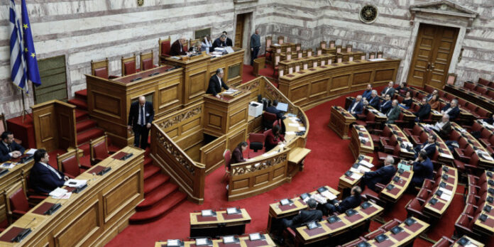 Κοινό κείμενο υπογράφουν ΚΚΕ, ΣΥΡΙΖΑ και ΜέΡΑ 25: «Καταδικάζουμε την αυταρχική απόφαση της κυβέρνησης για τις συναθροίσεις»