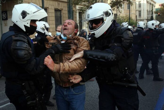 Γελοιοποίησε το κράτος