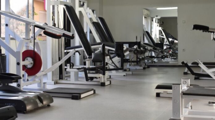 Πάτρα: Έφοδος της ΕΛΑΣ σε γυμναστήριο που λειτουργούσε παράνομα – Ανέβηκαν στην ταράτσα για να κρυφτούν