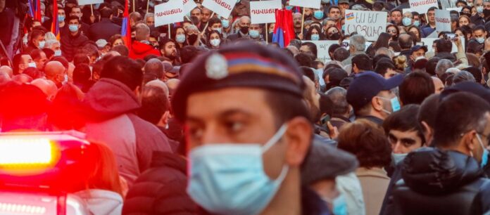 Χάος στην Αρμενία: Χιλιάδες Αρμένιοι ζητούν την παραίτηση του πρωθυπουργού Ν.Πασινιάν – «Είσαι προδότης»