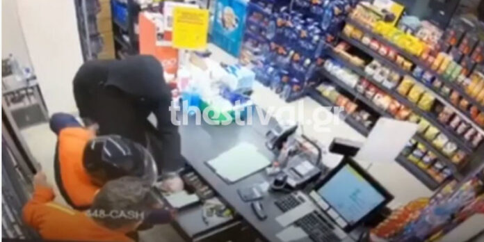 Θεσσαλονίκη: Ενοπλη ληστεία σε βενζινάδικο -Βίντεο ντοκουμέντο από τη στιγμή που αδειάζουν το ταμείο
