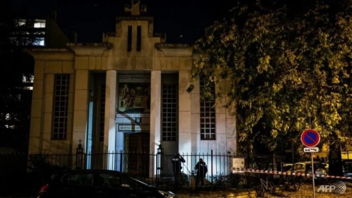 Λυών: Μάχη για να κρατηθεί στη ζωή δίνει ο ελληνορθόδοξος ιερέας – «Τον περίμεναν» δηλώνει ο ξάδελφός του