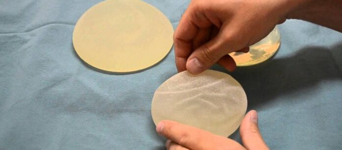 Κολομβία: Συμμορία έκρυβε κοκαΐνη σε εμφυτεύματα στο στήθος και τους γλουτούς κοριτσιών (VIDEO)