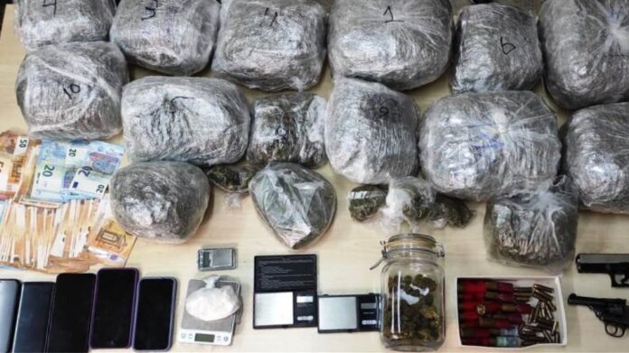 Εξαρθρώθηκε μεγάλη σπείρα διακίνησης ναρκωτικών στην Αθήνα: 14 συλλήψεις, αναζητούνται άλλοι οκτώ-(ΦΩΤΟ)