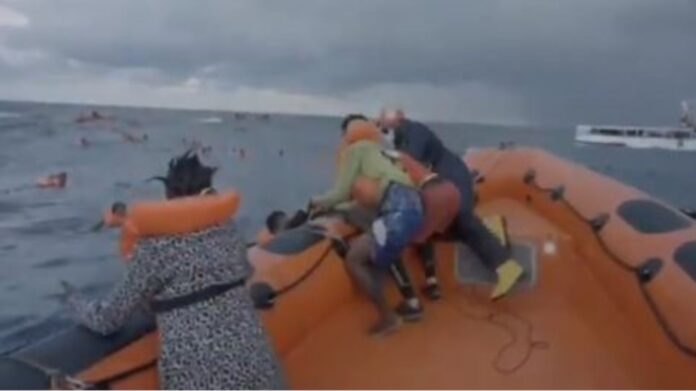 Συγκλονίζουν οι κραυγές μάνας που έχασε το 6 μηνών μωρό της σε ναυάγιο στη Μεσόγειο-(VIDEO)