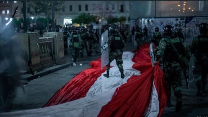 Περού: Τουλάχιστον τρεις νεκροί στις κινητοποιήσεις εναντίον του νέου μεταβατικού προέδρου-(VIDEO)