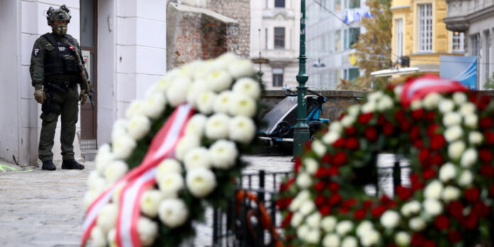 Επίθεση στη Βιέννη: Υπήρξαν προειδοποιήσεις για την αγορά πυρομαχικών από τον δράστη