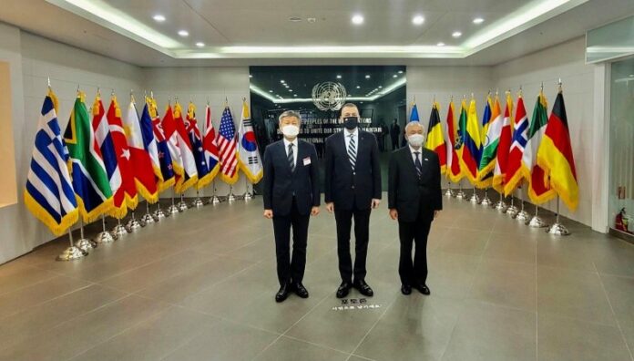 Στην Κορέα ο υφυπουργός Εθνικής Άμυνας, Αλκιβιάδης Στεφανής (ΦΩΤΟ)