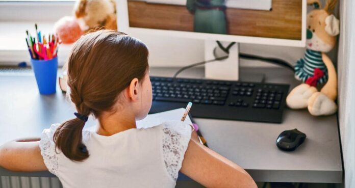 Τηλεκπαίδευση: Δωρεάν tablets σε μαθητές που τα έχουν ανάγκη