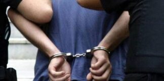 Θεσσαλονίκη: Χειροπέδες σε τέσσερα άτομα που έκρυβαν όπλα κρότου και φυσίγγια