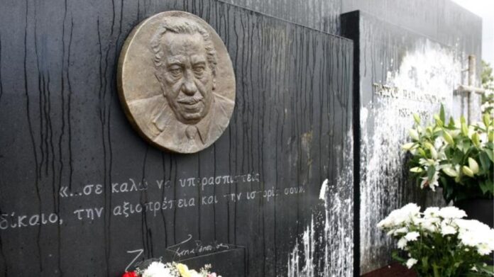 Κύπρος: Έκλεψαν την μπρούτζινη προσωπογραφία από τον τάφο του Τάσσου Παπαδόπουλου