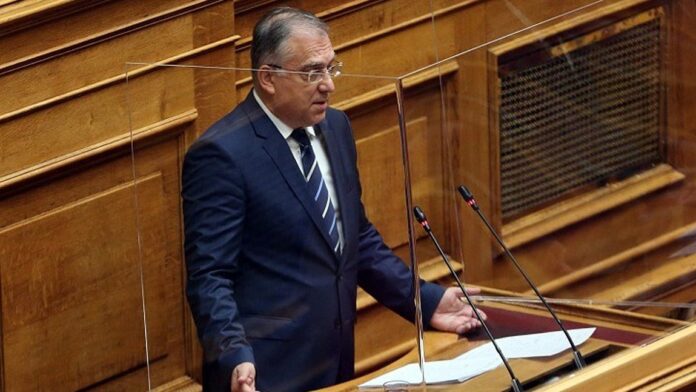 Θεοδωρικάκος: Καμιά νέα νομοθετική πρωτοβουλία για τον Μεγάλο Περίπατο