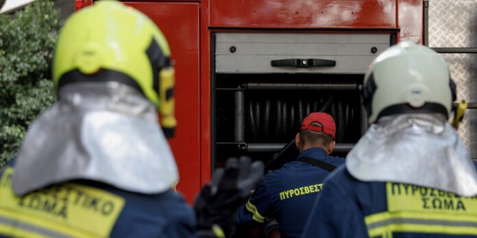 Θεσσαλονίκη: Υπό έλεγχο φωτιά σε εργοστάσιο ανακύκλωσης -Η Πυροσβεστική κάνει επιχωματώσεις