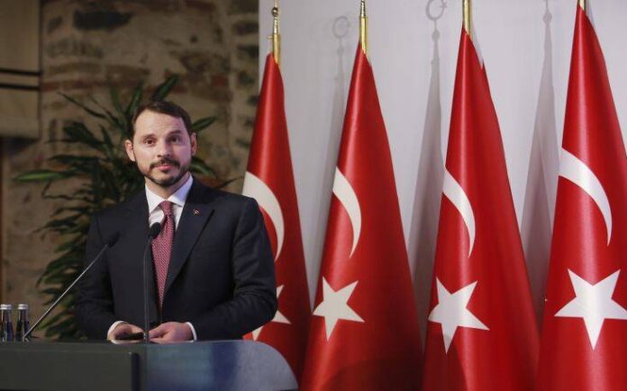 Τουρκία: Παραιτήθηκε ο υπουργός Οικονομικών και γαμπρός του Ερντογάν