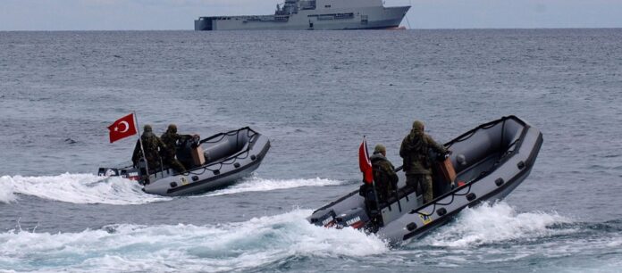 Πολεμικό κλίμα καλλιεργούν τουρκικά ΜΜΕ: Ζητούν «ρεσάλτο» σε ελληνικά πλοία