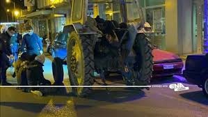 Τρακτέρ με παράνομους μετανάστες στο κέντρο της Καβάλας! (video)