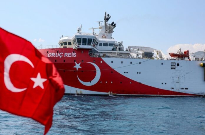 Πέτσας για ελληνοτουρκικά: Να ξαναπιάσουμε το νήμα των συζητήσεων από εκεί που σταμάτησε το 2016