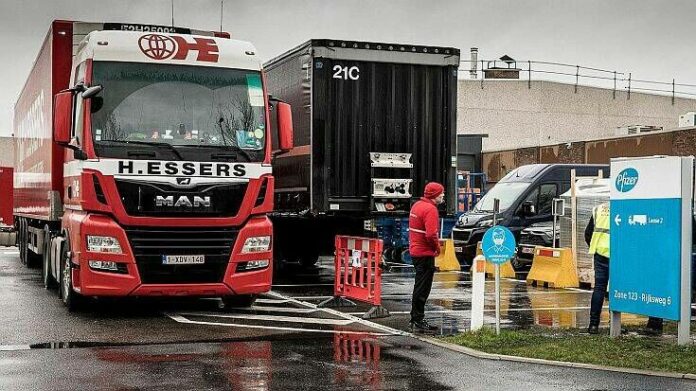 Έφτασαν στην Ελλάδα τα πρώτα 9.000 εμβόλια της Pfizer