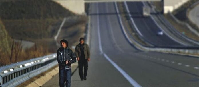 Ομάδες λαθραίων μεταναστών επιτίθενται σε οδηγούς στην Εγνατία