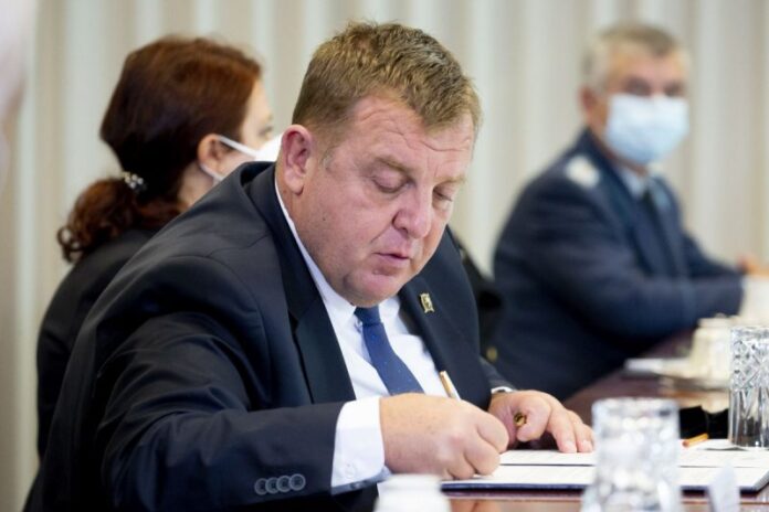 Βούλγαρος υπουργός Άμυνας: «Ομοεθνείς μας» οι πολίτες της Βόρειας Μακεδονίας