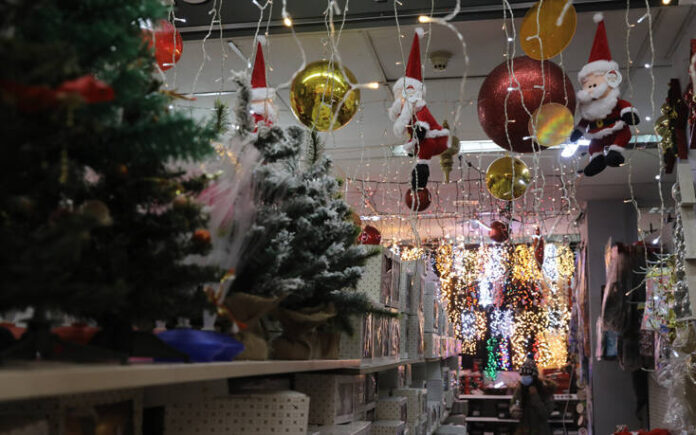 Ποια καταστήματα θα ανοίξουν σταδιακά μέχρι τα Χριστούγεννα – Τι θα γίνει με τα κομμωτήρια