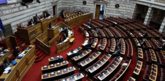 Βουλή: Αντιπαράθεση μεταξύ κυβέρνησης και αντιπολίτευσης για το νομοσχέδιο του υπουργείου Παιδείας